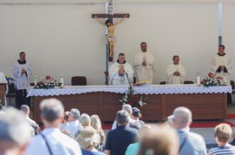 Andrej Plenković sudjelovao na svetoj misi na Trsatu povodom blagdana Velike Gospe Andrej Plenković sudjelovao na svetoj misi na Trsatu povodom blagdana Velike Gospe