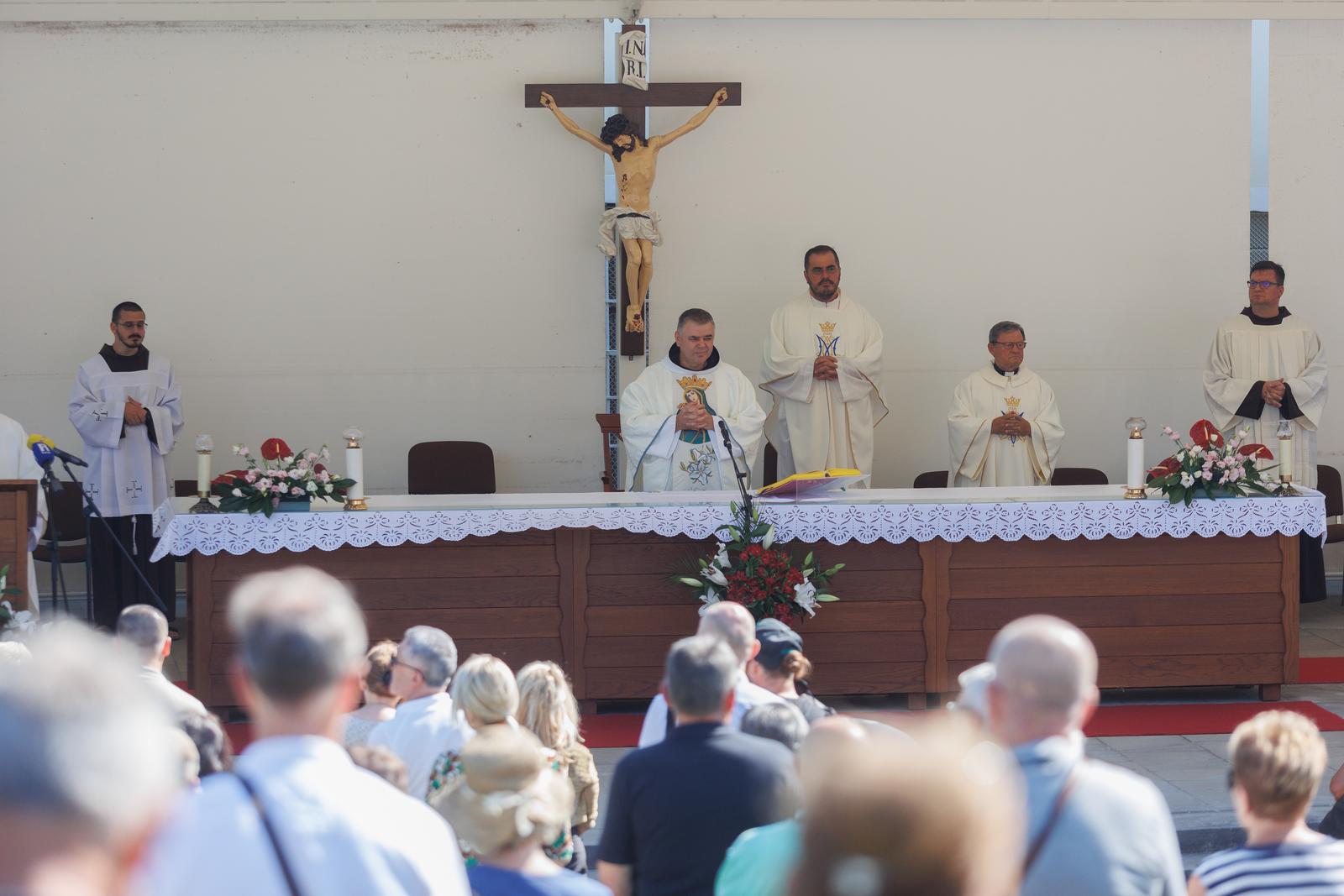 Andrej Plenković sudjelovao na svetoj misi na Trsatu povodom blagdana Velike Gospe Andrej Plenković sudjelovao na svetoj misi na Trsatu povodom blagdana Velike Gospe