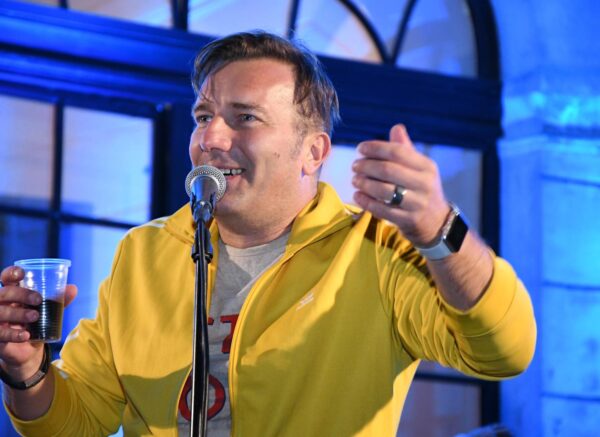 Daruvar: Raspoloženi Šajeta održao koncert prve večeri 5. Fra Ma Fu festivala