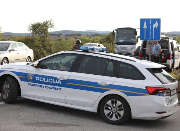 Automobil i motor sudjelovali u prometnoj nesreći na Jadranskoj magistrali kod Šibenika