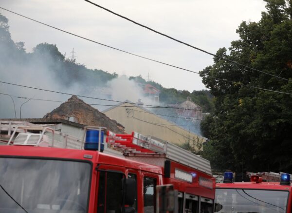 Hreljin: Vatrogasci i mjetani gase poar ku?e i ume