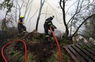 Hreljin: Vatrogasci i mjetani gase poar ku?e i ume Hreljin: Vatrogasci i mjetani gase poar ku?e i ume