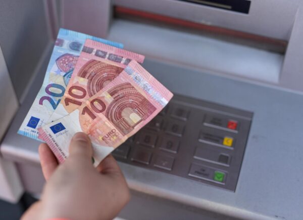 Od 1. siječnja euro postaje službena valuta u Hrvatskoj i nakon 29 godina zamijenit će kunu