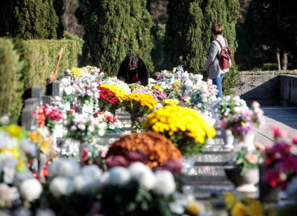 Rijeka: Građani obilaze groblja uoči blagdana Svih svetih