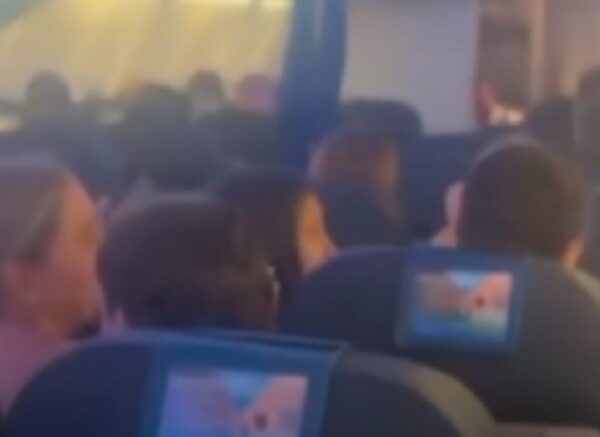 avion oluja snimka