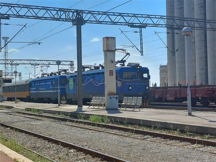 vlak policajci (1) vlak policajci (1)