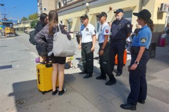 vlak policajci (2) vlak policajci (2)