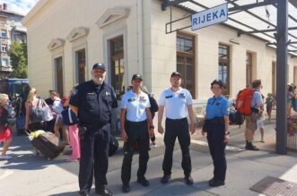 vlak policajci (4) vlak policajci (4)