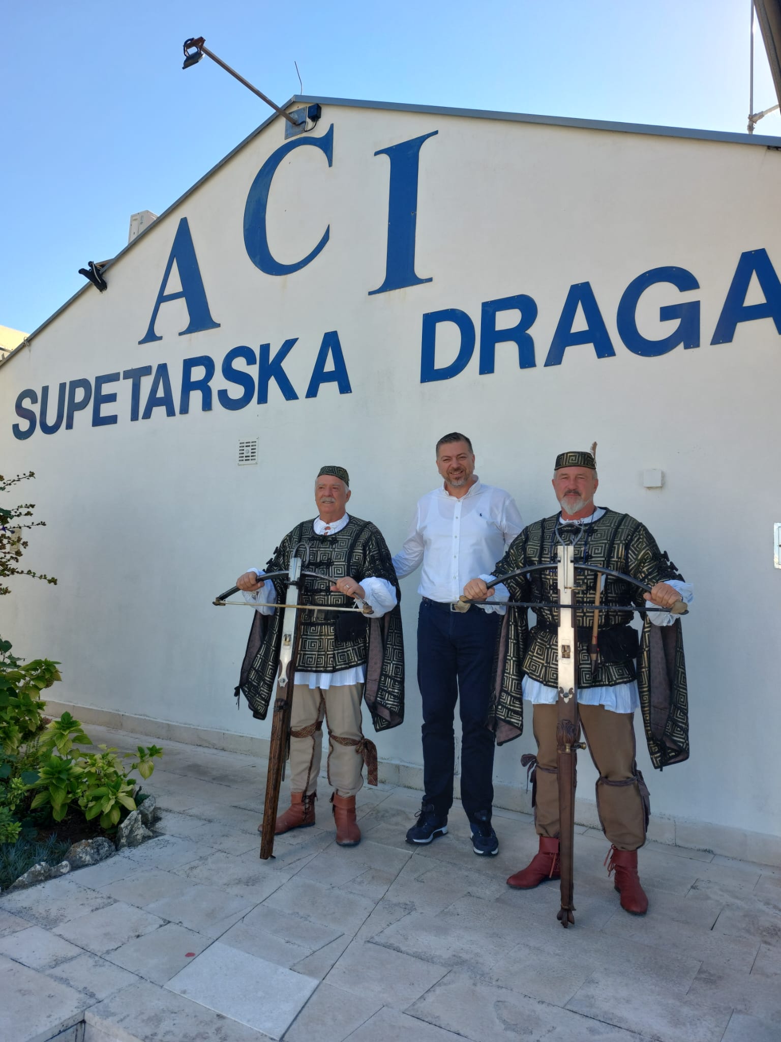 Josip Ostrogović i samostreličari Raba (2)