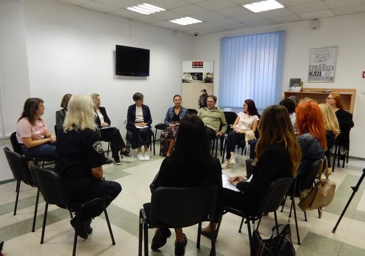 Okrugli-stol-u-povodu-Nacionalnog-dana-borbe-protiv-nasilja-nad-ženama-1 Okrugli-stol-u-povodu-Nacionalnog-dana-borbe-protiv-nasilja-nad-ženama-1