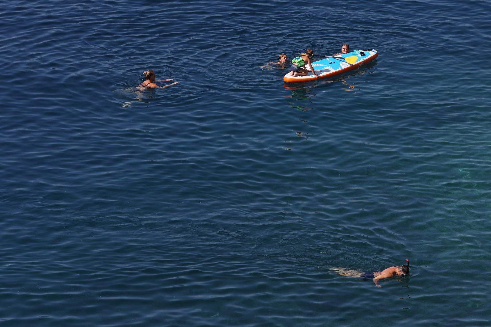 Rijeka: Iako je početak rujna plaža Sablićevo puna je kupača