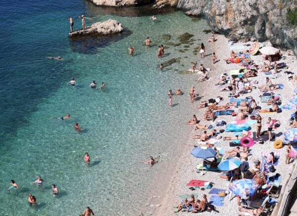 Rijeka: Iako je početak rujna plaža Sablićevo puna je kupača