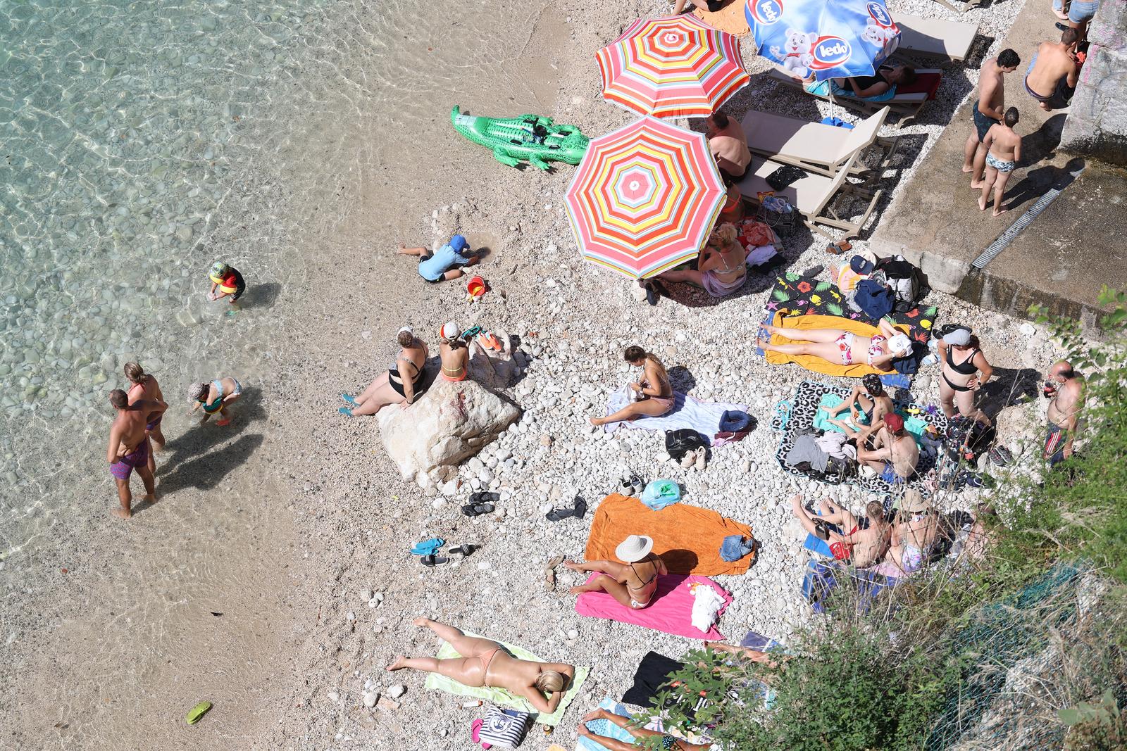 Rijeka: Iako je početak rujna plaža Sablićevo puna je kupača