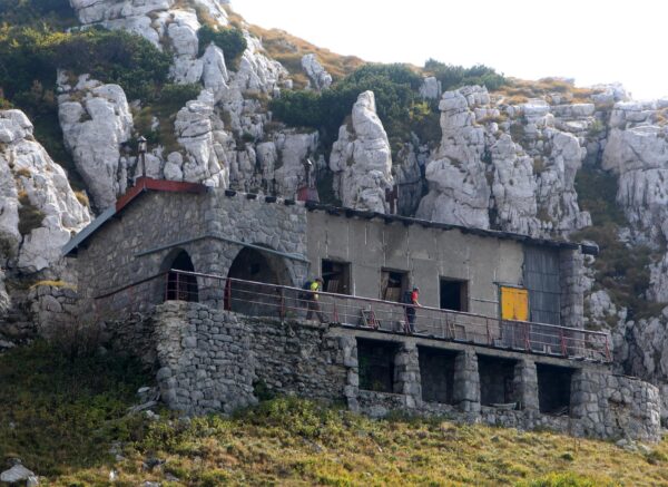 Planinarski dom Snježnik