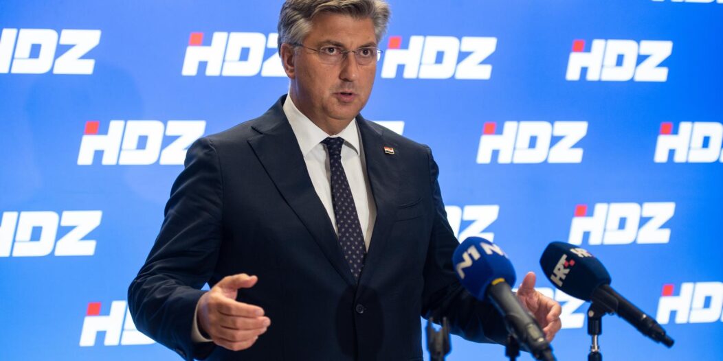 Zagreb: Premijer Plenković dao je izjavu za medije nakon sjednice šireg Predsjedništva stranke Zagreb: Premijer Plenković dao je izjavu za medije nakon sjednice šireg Predsjedništva stranke