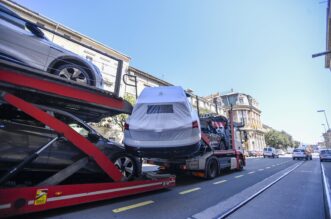Rijeka: S kamiona za prijevoz automobila visi skupocijeni Audi Rijeka: S kamiona za prijevoz automobila visi skupocijeni Audi