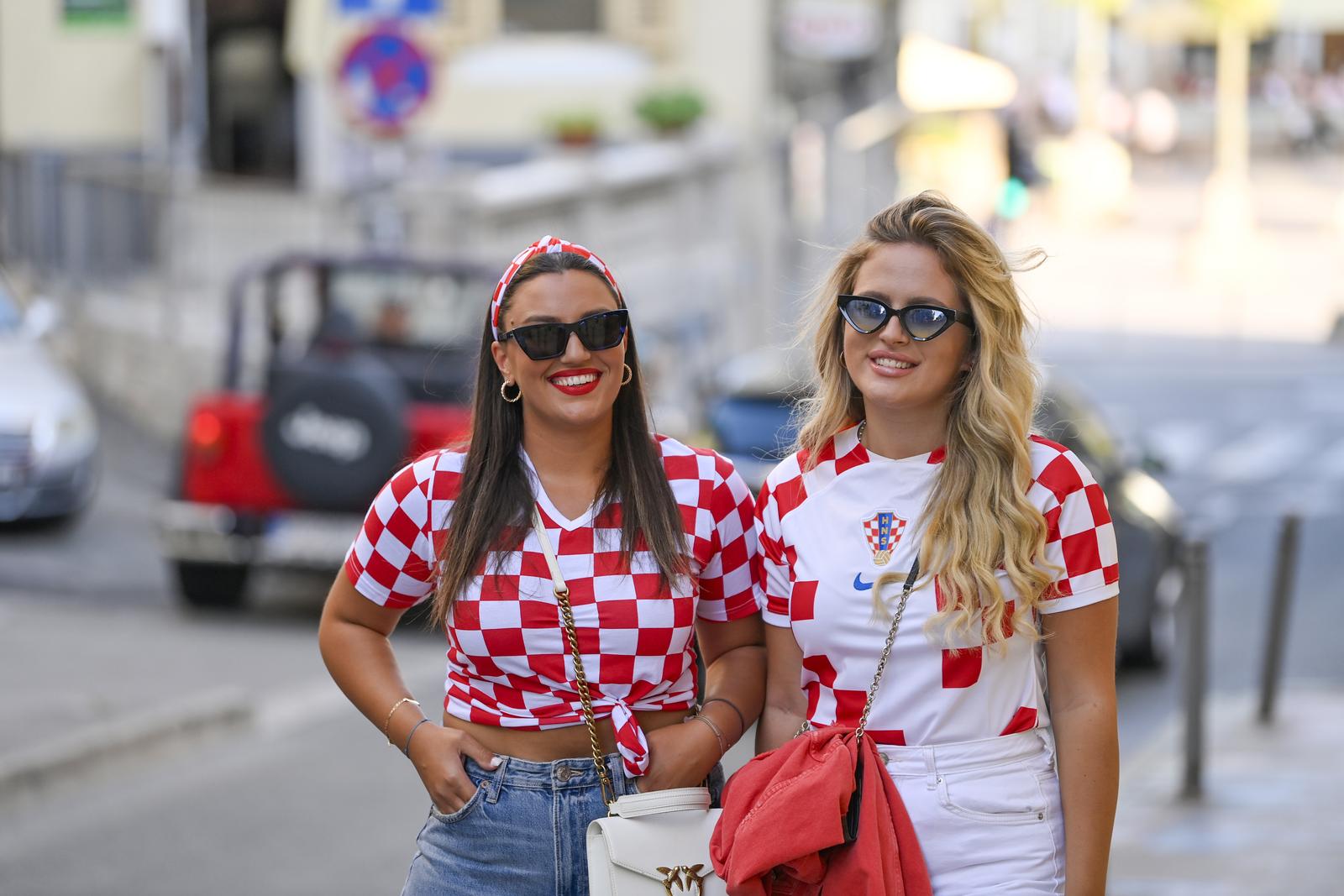 Rijeka: Okupljanje navijača u gradu uoči utakmice Hrvatska – Latvija Rijeka: Okupljanje navijača u gradu uoči utakmice Hrvatska – Latvija