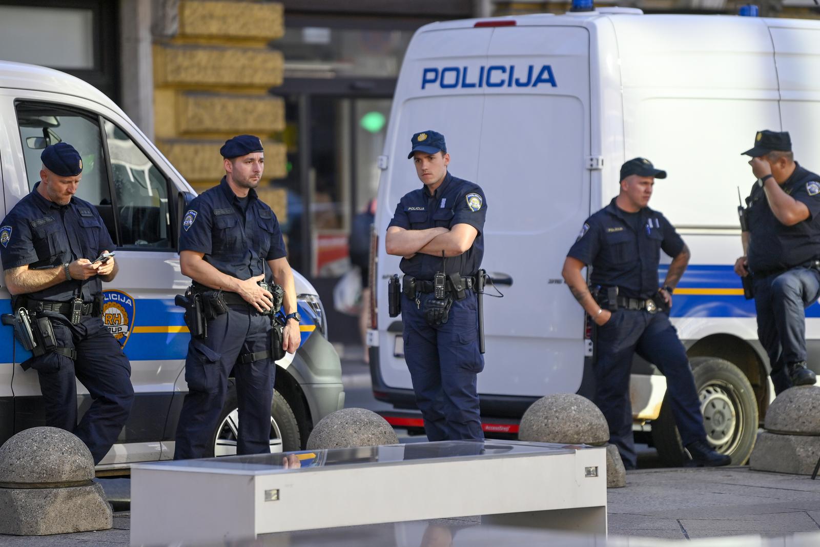 Rijeka: Okupljanje navijača u gradu uoči utakmice Hrvatska – Latvija Rijeka: Okupljanje navijača u gradu uoči utakmice Hrvatska – Latvija
