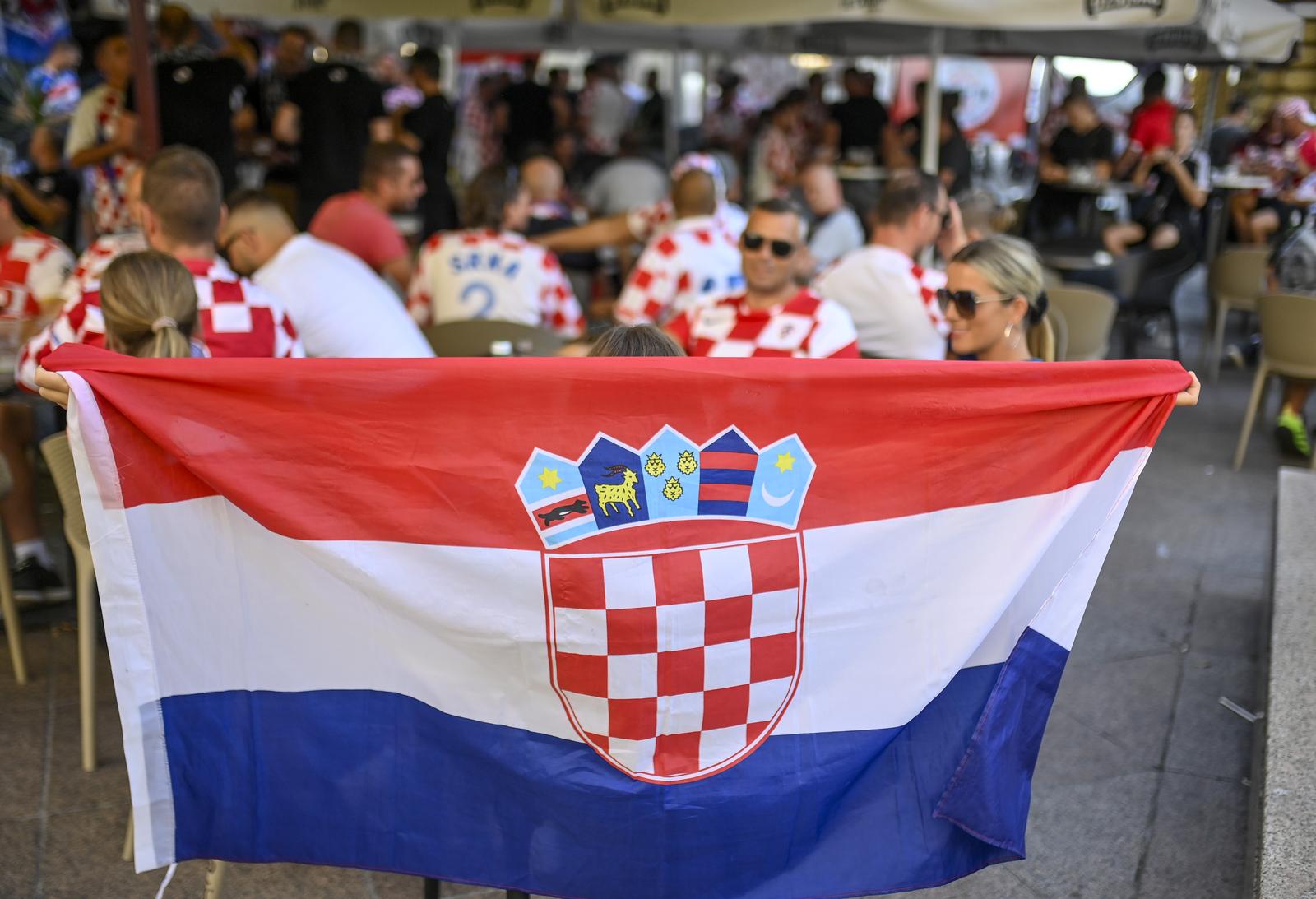 Rijeka: Okupljanje navijača u gradu uoči utakmice Hrvatska – Latvija Rijeka: Okupljanje navijača u gradu uoči utakmice Hrvatska – Latvija