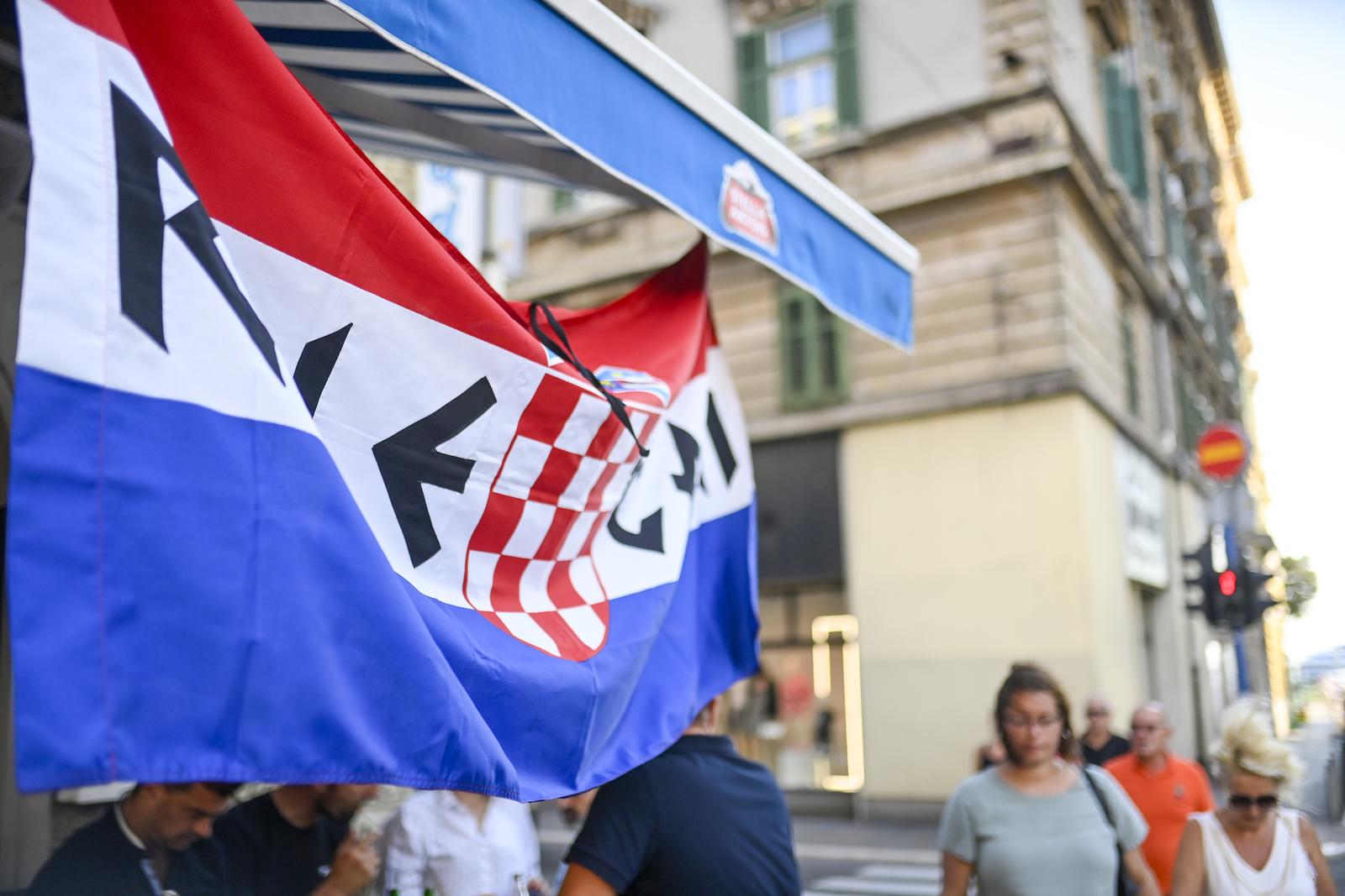 Rijeka: Okupljanje navijača u gradu uoči utakmice Hrvatska – Latvija Rijeka: Okupljanje navijača u gradu uoči utakmice Hrvatska – Latvija