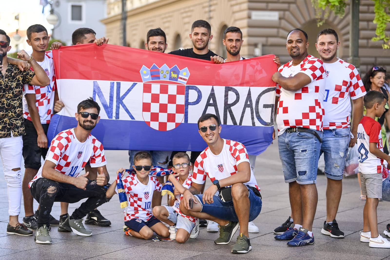 Rijeka: Okupljanje navijača u gradu uoči utakmice Hrvatska – Latvija Rijeka: Okupljanje navijača u gradu uoči utakmice Hrvatska – Latvija