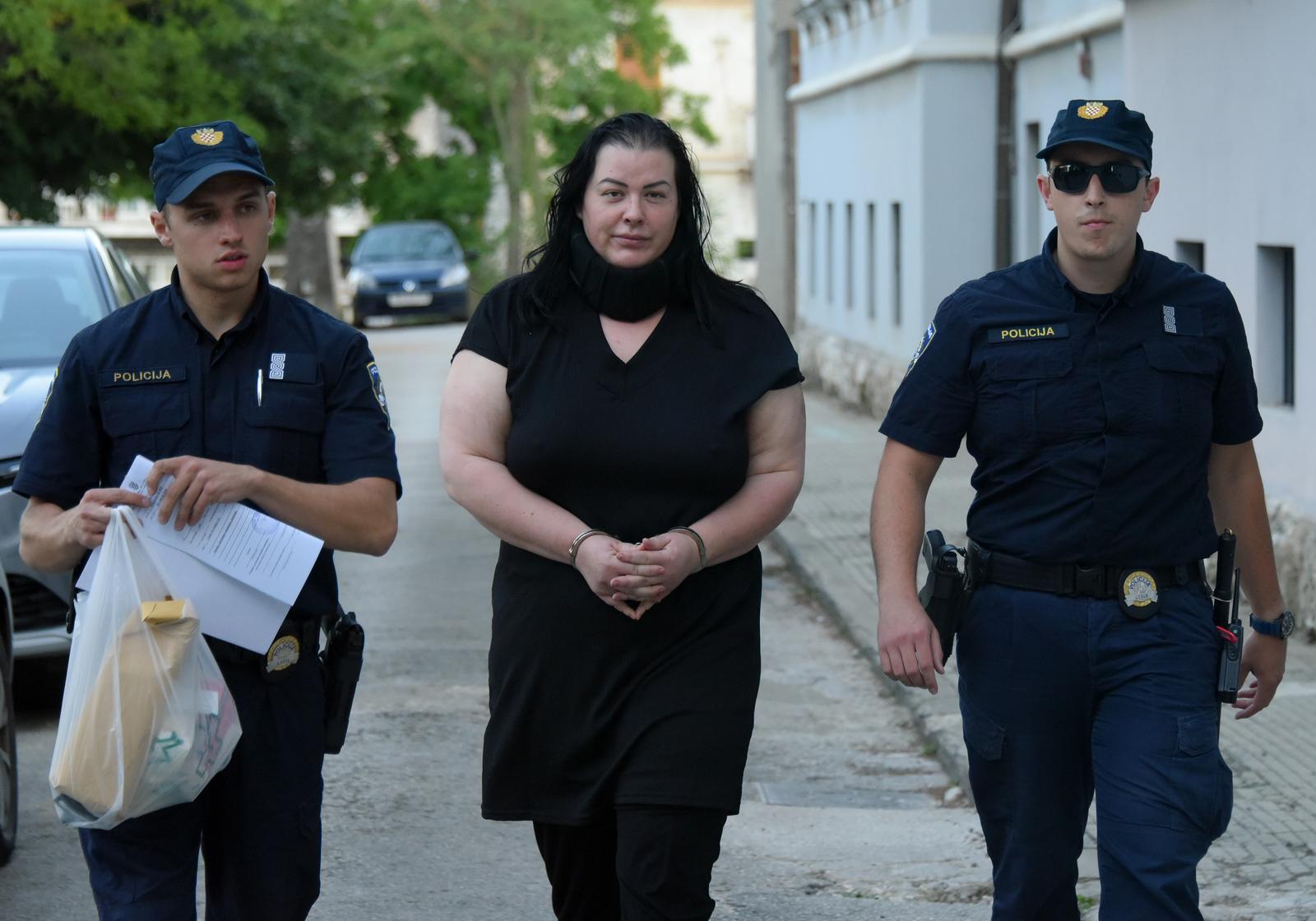 Pula: Privođenje Đurđice Maršić Vučković, vlasnice rovinjskog kluba Anaconda Pula: Privođenje Đurđice Maršić Vučković, vlasnice rovinjskog kluba Anaconda