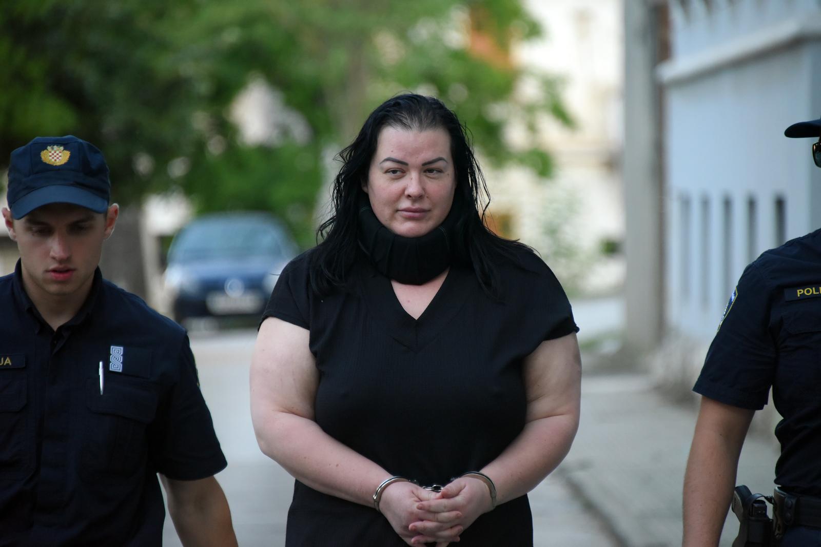 Pula: Privođenje Đurđice Maršić Vučković, vlasnice rovinjskog kluba Anaconda Pula: Privođenje Đurđice Maršić Vučković, vlasnice rovinjskog kluba Anaconda