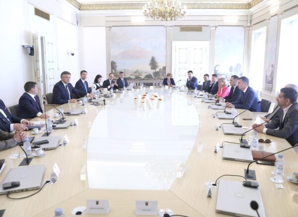 Zagreb: Plenković primio predstavnike trgovačkih lanaca