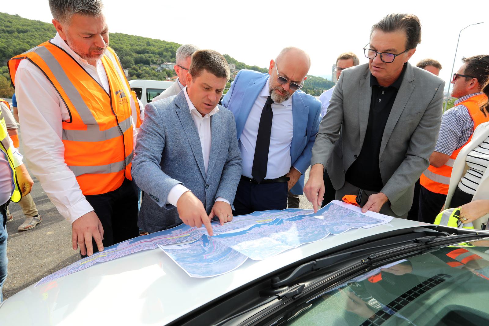 Rijeka: Ministar Butković u obilasku gradilišta državne ceste DC 403 Rijeka: Ministar Butković u obilasku gradilišta državne ceste DC 403