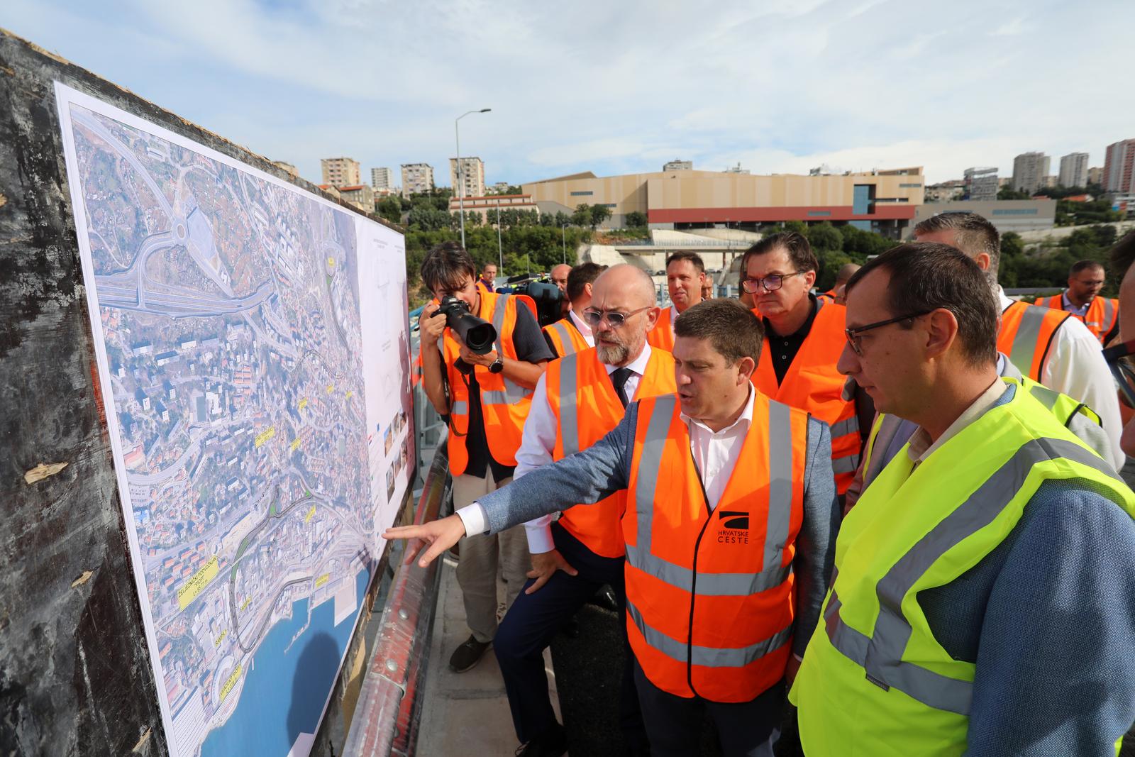 Rijeka: Ministar Butković u obilasku gradilišta državne ceste DC 403 Rijeka: Ministar Butković u obilasku gradilišta državne ceste DC 403