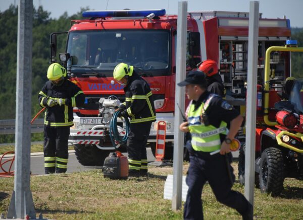 Na Istarskom ipsilonu održana pokazna vježba vatrogasaca “Sigurnost 23”