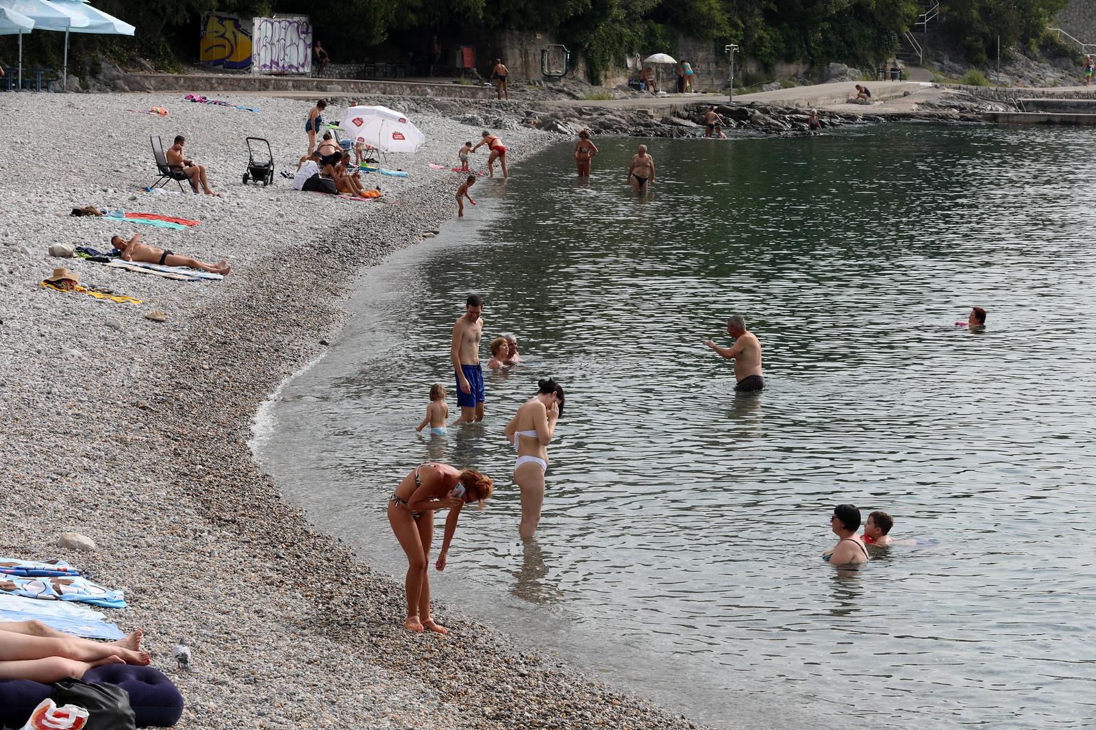 Opatija: Kupači na plaži Kantrida uživaju u babljem ljetu