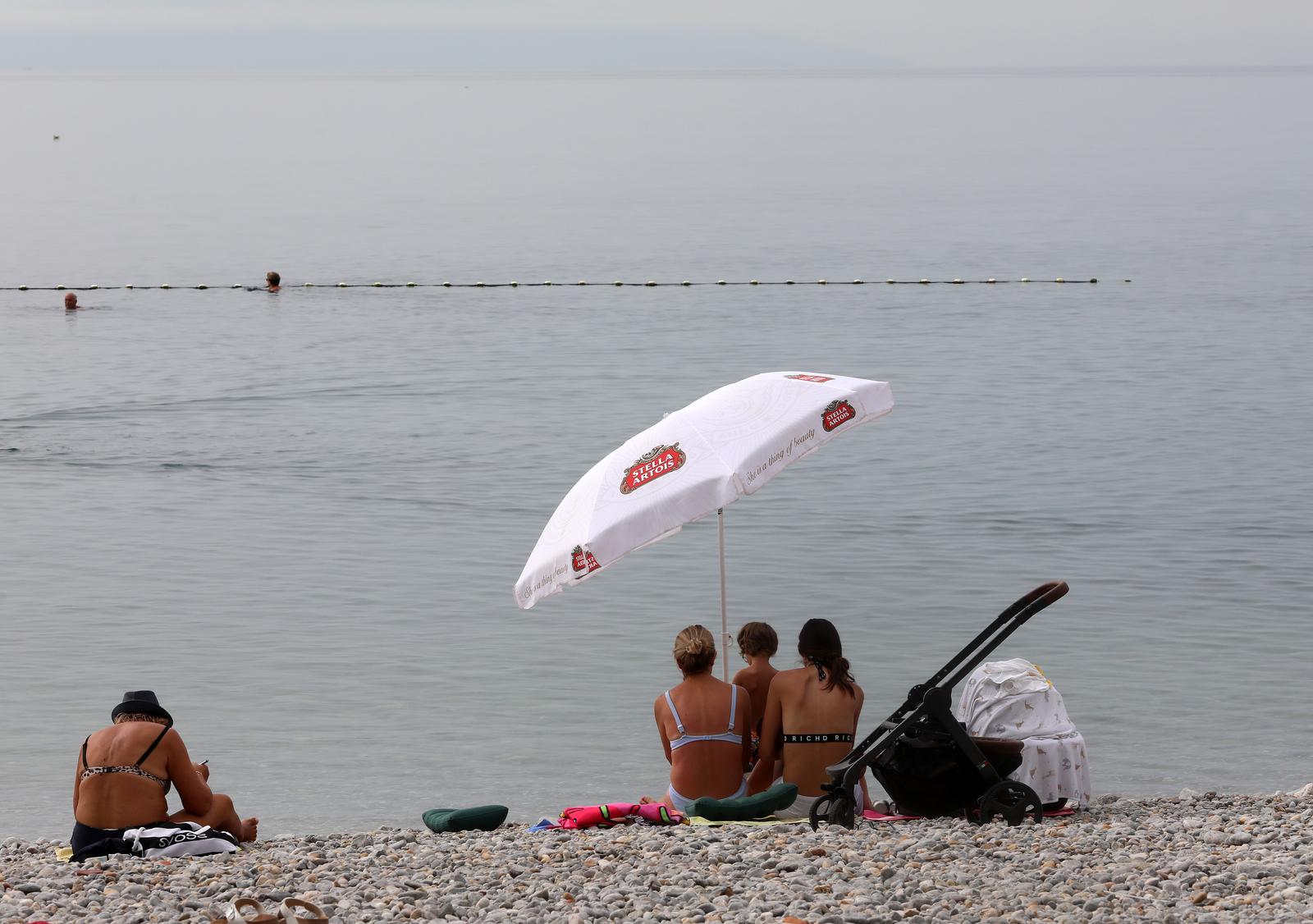 Opatija: Kupa?i na plai Kantrida uivaju u babljem ljetu