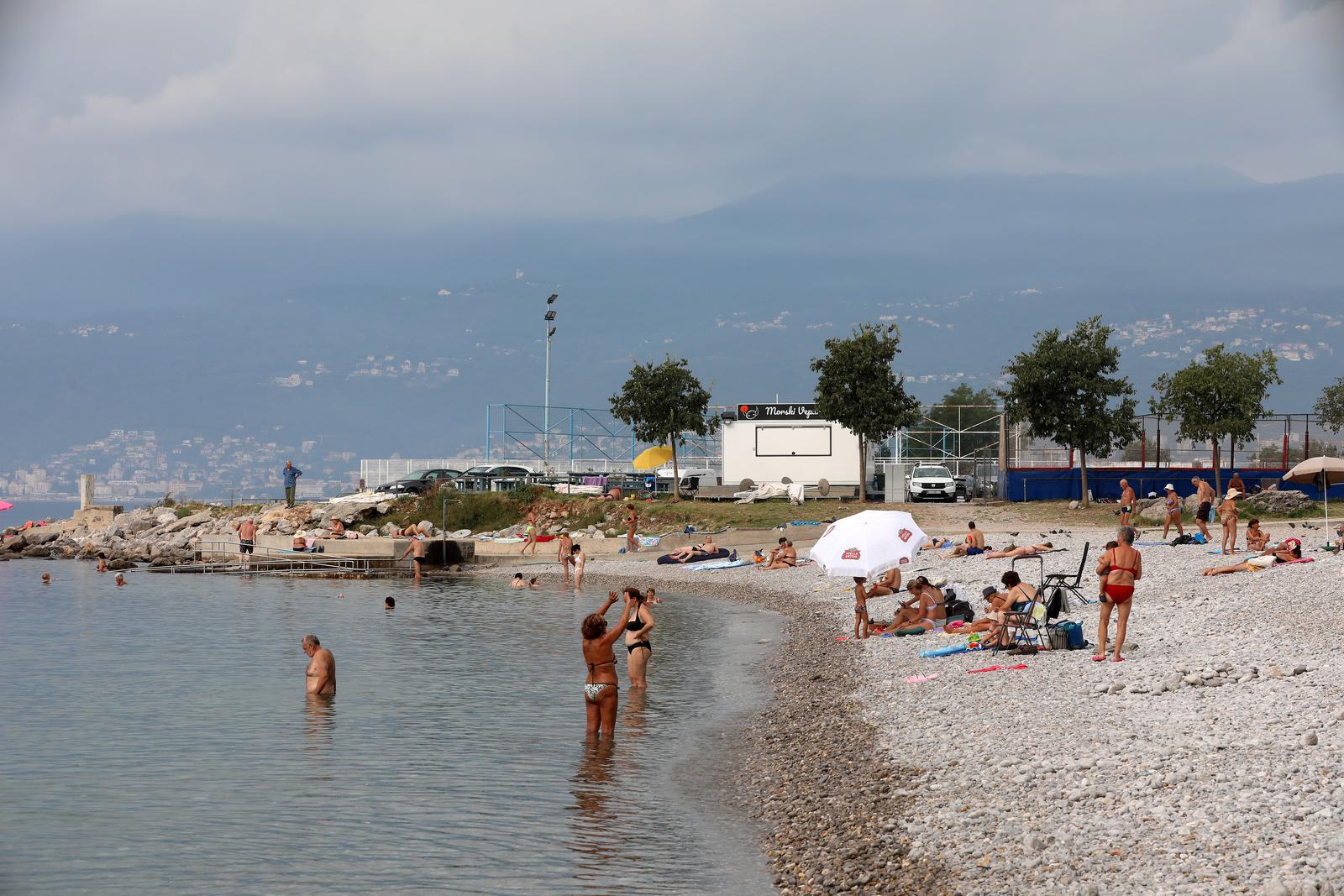 Opatija: Kupa?i na plai Kantrida uivaju u babljem ljetu