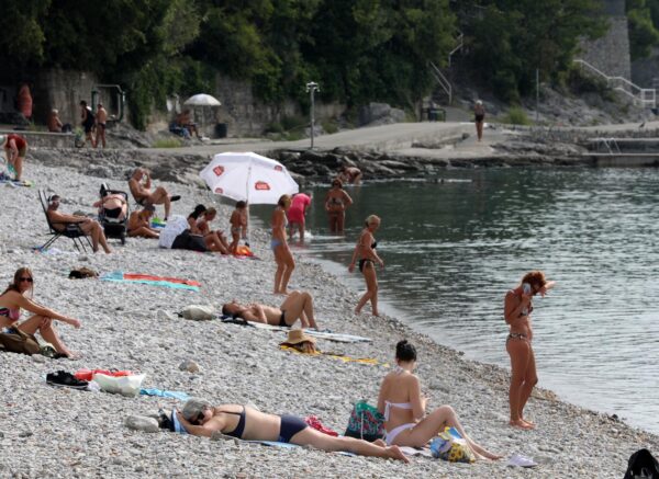 Opatija: Kupa?i na plai Kantrida uivaju u babljem ljetu