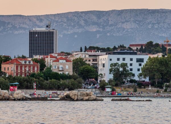 Zalazak sunca i vizure grada Splita
