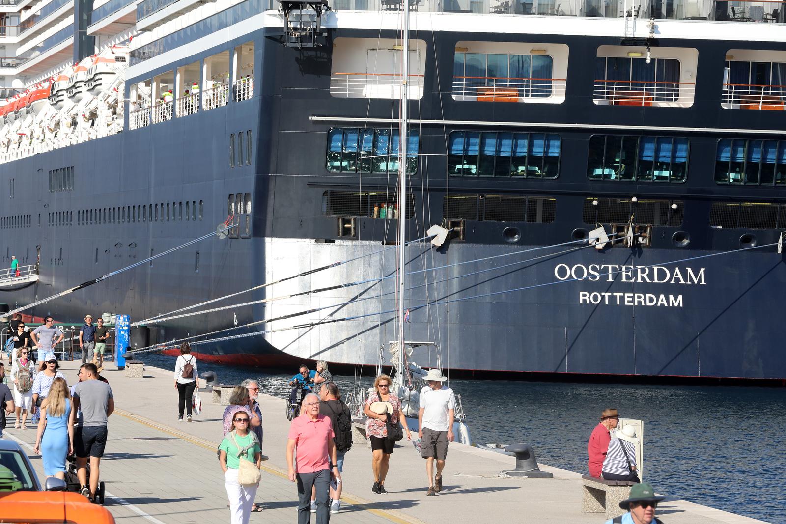 Rijeka: Kruzer Oosterdam doveo turiste u Rijeku Rijeka: Kruzer Oosterdam doveo turiste u Rijeku