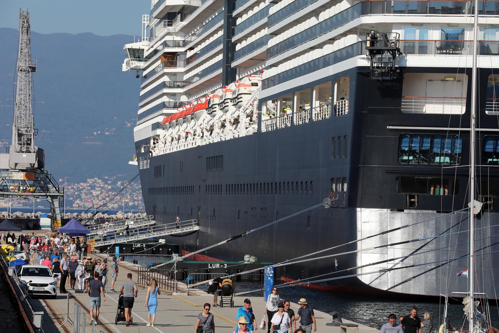 Rijeka: Kruzer Oosterdam doveo turiste u Rijeku Rijeka: Kruzer Oosterdam doveo turiste u Rijeku