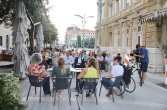 Promocija-knjige-Jana-Bolića-Dan-po-dan-7-1200×800 Promocija-knjige-Jana-Bolića-Dan-po-dan-7-1200×800