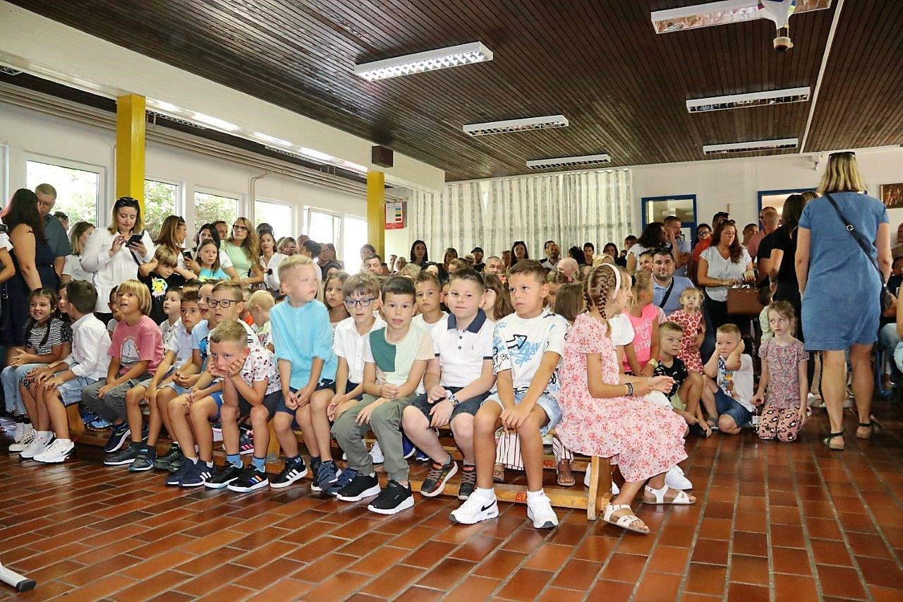 Prvi-dan-škole-u-Osnovnoj-školi-Fran-Franković-1