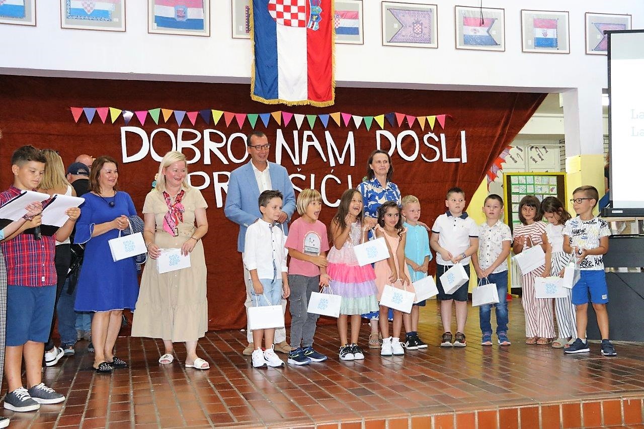 Prvi-dan-škole-u-Osnovnoj-školi-Fran-Franković-17