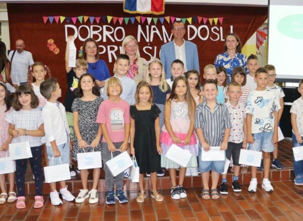 Prvi-dan-škole-u-Osnovnoj-školi-Fran-Franković-18