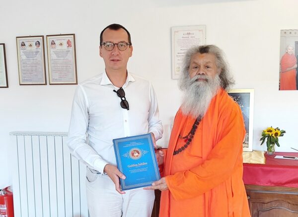 Susret-Njegove-Svetosti-Paramhans-Swami-Maheshwaranande-i-gradonačelnika-Rijeke (1)
