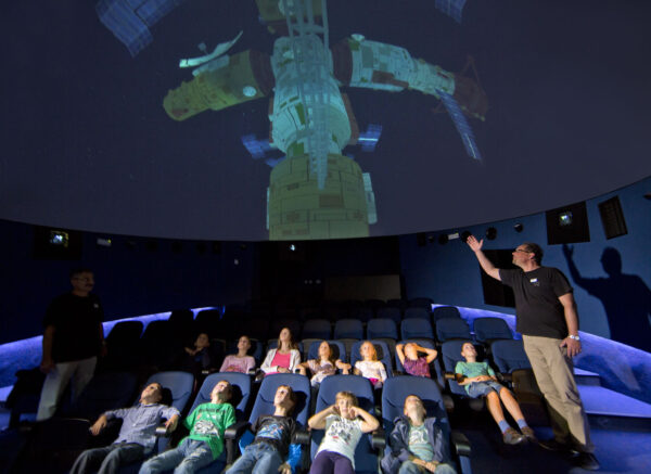 Djeca u planetariju
