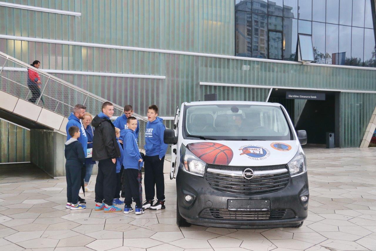 Košarkaši-klub-Zamet-nabavio-novo-kombi-vozilo-10 Košarkaši-klub-Zamet-nabavio-novo-kombi-vozilo-10