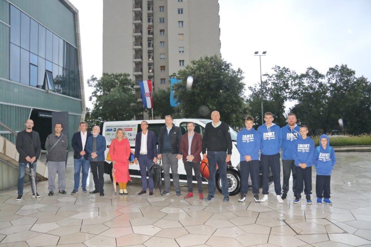 Košarkaši-klub-Zamet-nabavio-novo-kombi-vozilo-7-1200×800 (1) Košarkaši-klub-Zamet-nabavio-novo-kombi-vozilo-7-1200×800 (1)