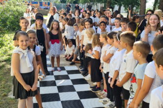 Otvorenje-prostora-za-igranje-šaha-na-otvorenom-OŠ-Kozala-8 Otvorenje-prostora-za-igranje-šaha-na-otvorenom-OŠ-Kozala-8