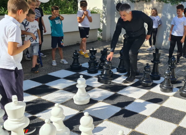 Otvorenje-prostora-za-igranje-šaha-na-otvorenom-OŠ-Kozala-9