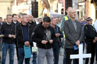 Zagreb: Već uobičajeno u prvoj suboti u mjesecu na trgovima hrvatskih gradova su molitelji Zagreb: Već uobičajeno u prvoj suboti u mjesecu na trgovima hrvatskih gradova su molitelji