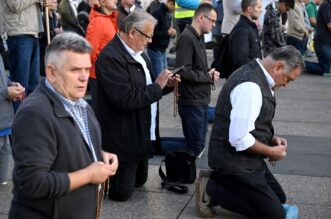 Zagreb: Već uobičajeno u prvoj suboti u mjesecu na trgovima hrvatskih gradova su molitelji Zagreb: Već uobičajeno u prvoj suboti u mjesecu na trgovima hrvatskih gradova su molitelji